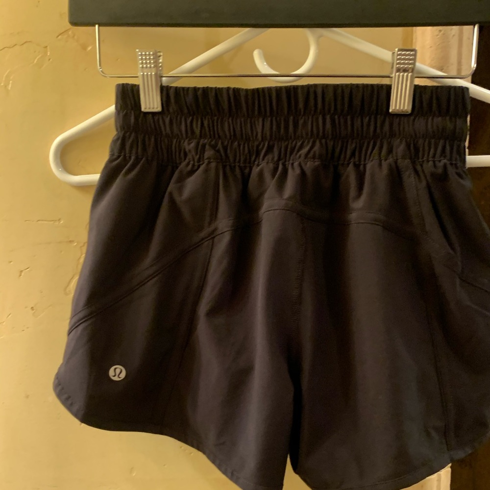 Lululemon tracker short Sz 4